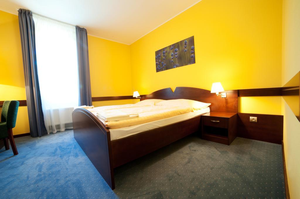 Hotel Impozant Valča Esterno foto
