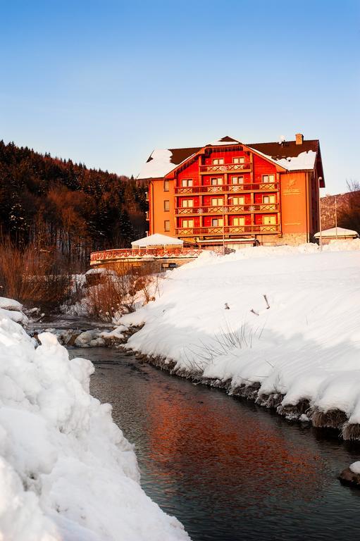 Hotel Impozant Valča Esterno foto
