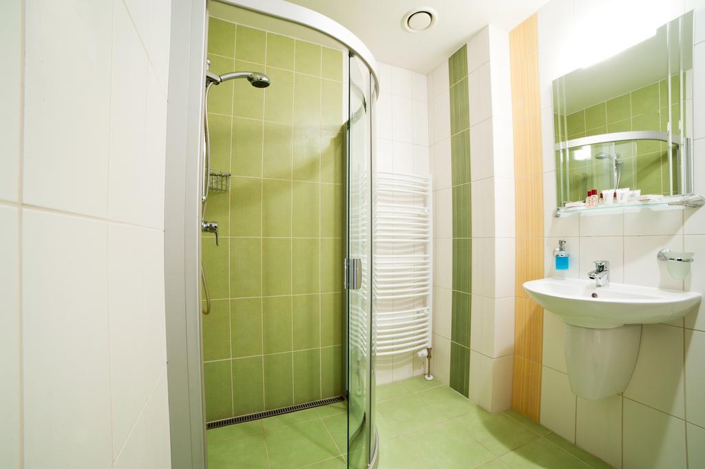 Hotel Impozant Valča Esterno foto