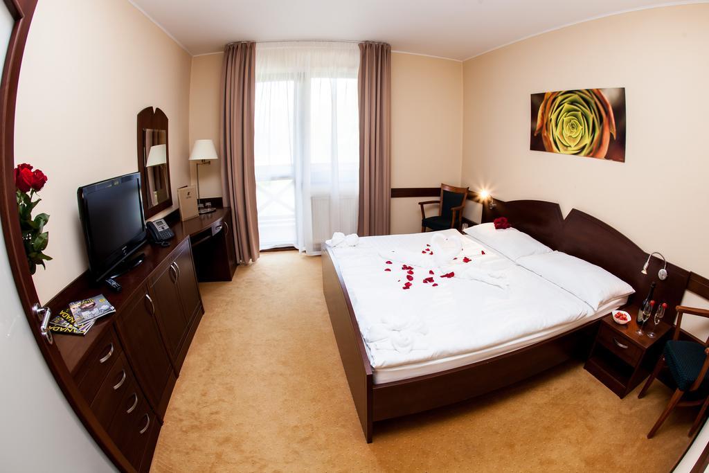 Hotel Impozant Valča Esterno foto