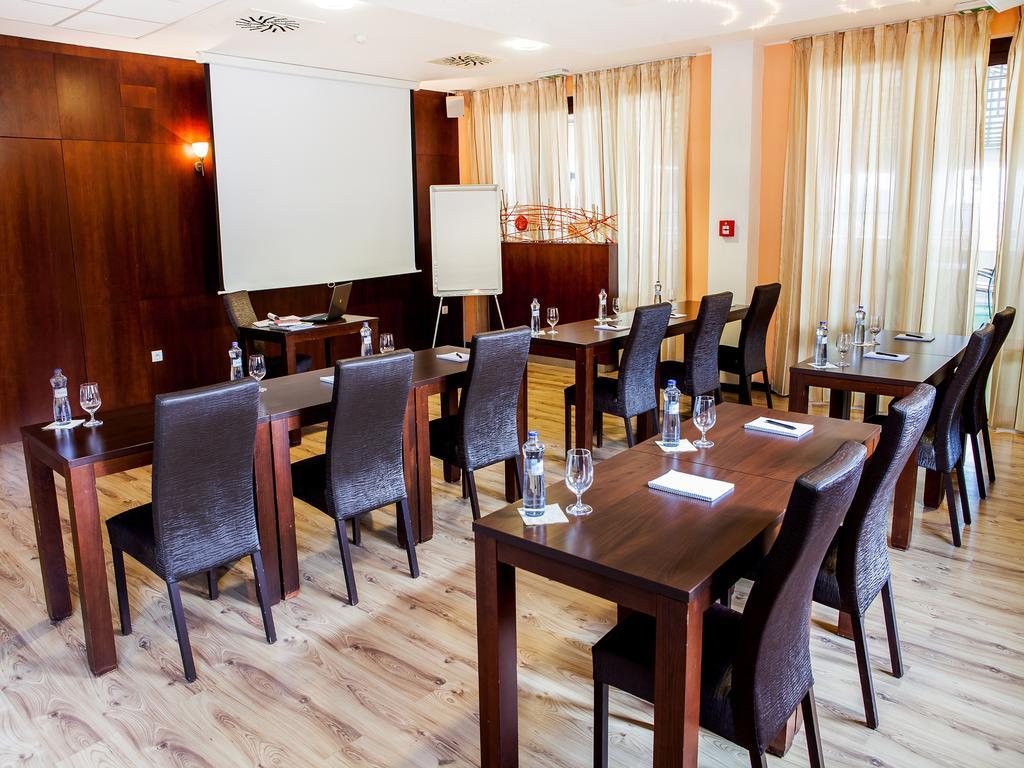 Hotel Impozant Valča Esterno foto
