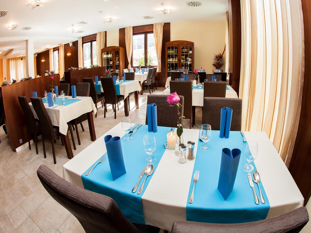 Hotel Impozant Valča Esterno foto