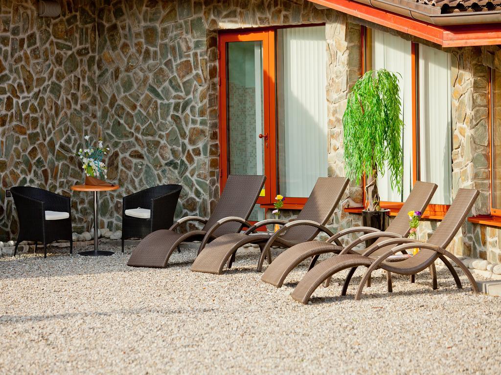 Hotel Impozant Valča Esterno foto