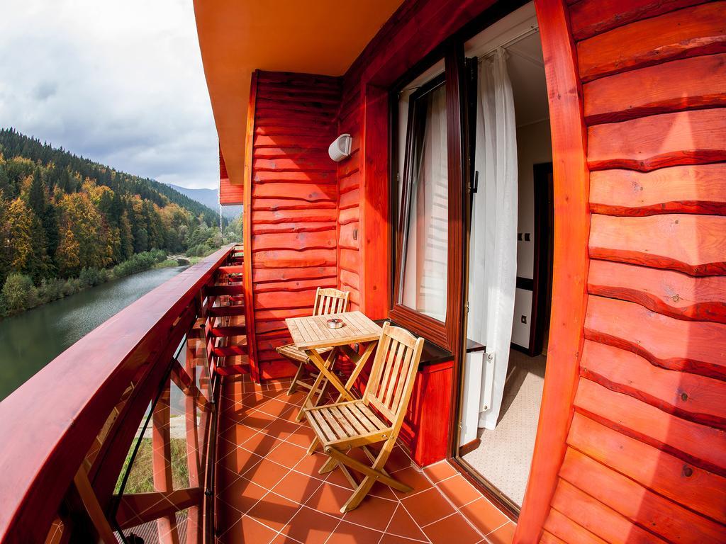 Hotel Impozant Valča Esterno foto