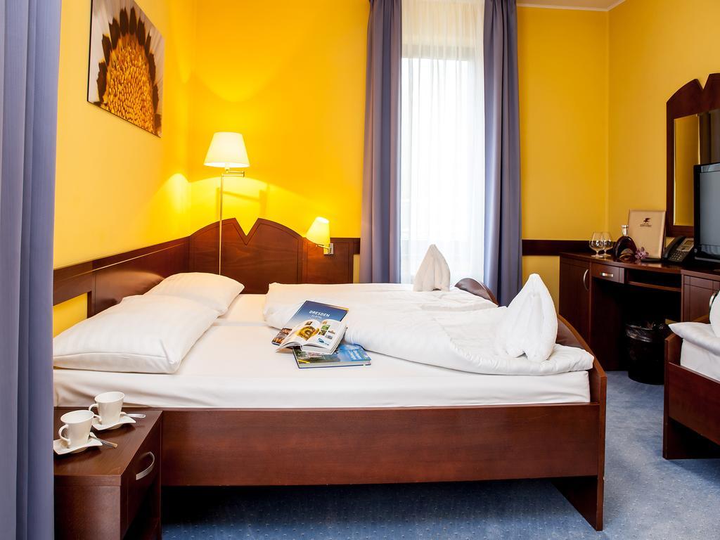 Hotel Impozant Valča Esterno foto